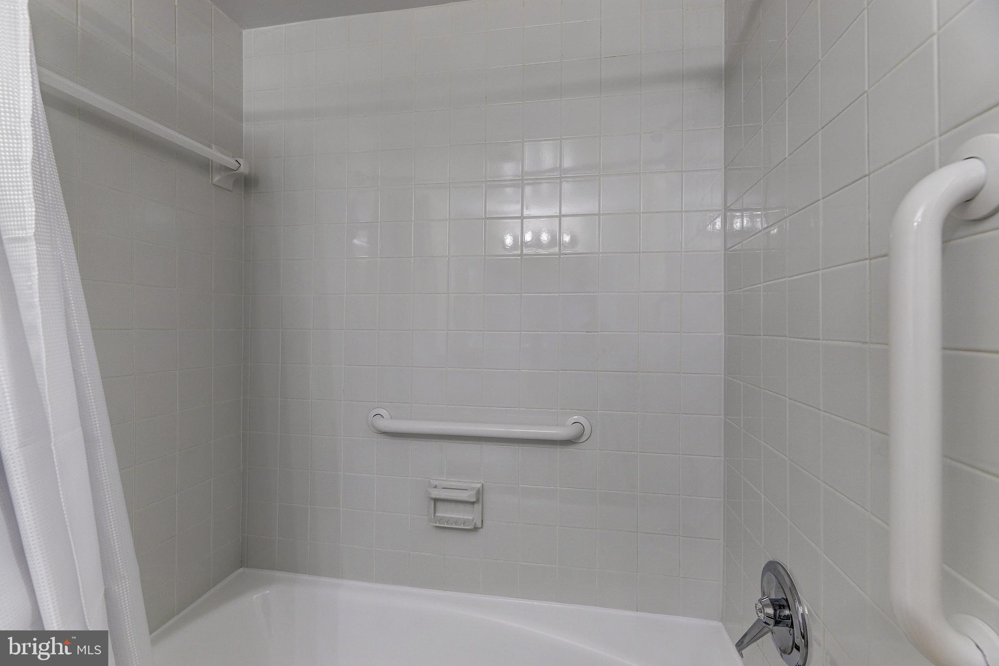 7 SLADE AVENUE 607