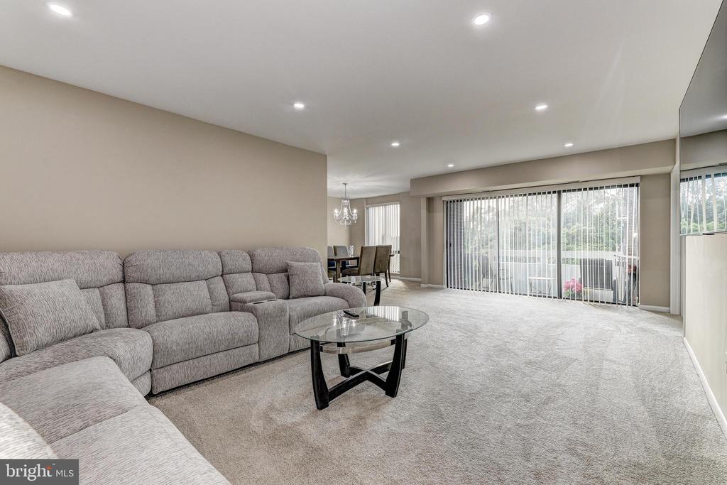 7 SLADE AVENUE 607