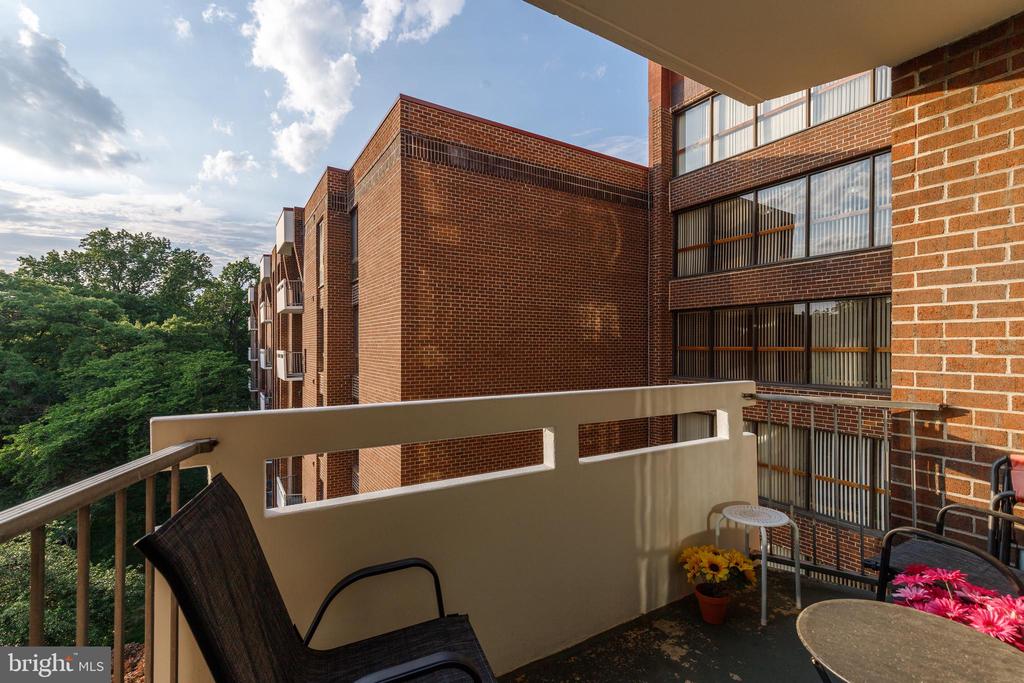 7 SLADE AVENUE 607