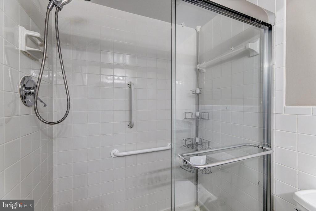 7 SLADE AVENUE 607