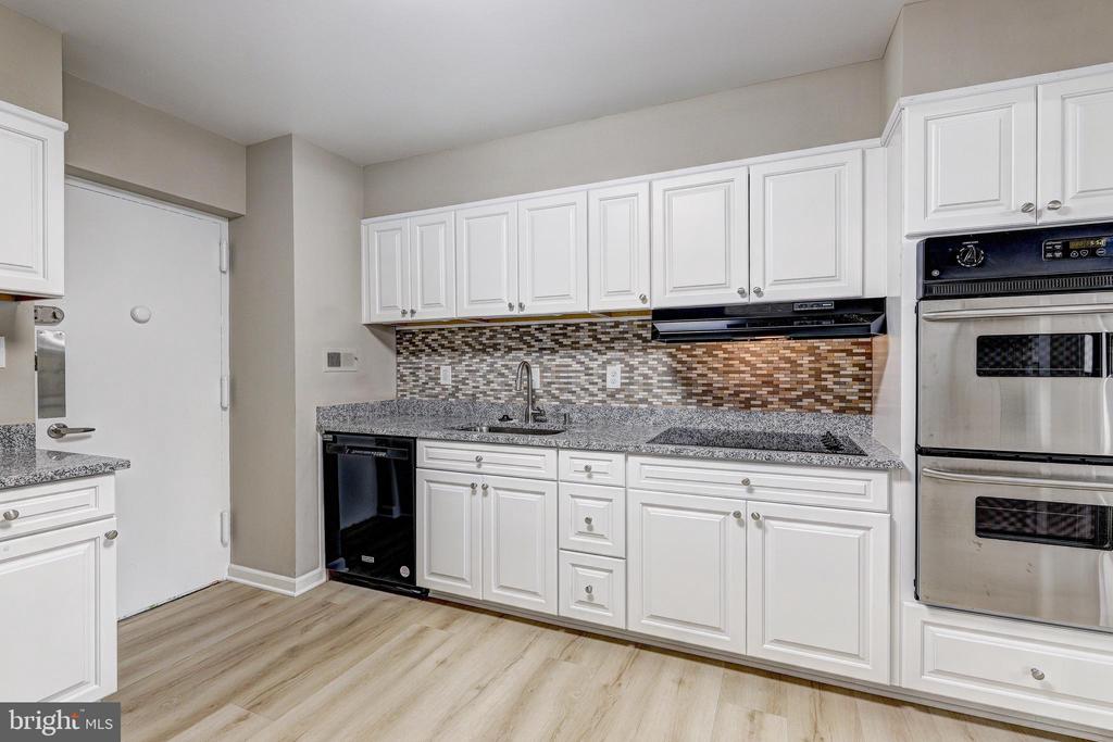7 SLADE AVENUE 607