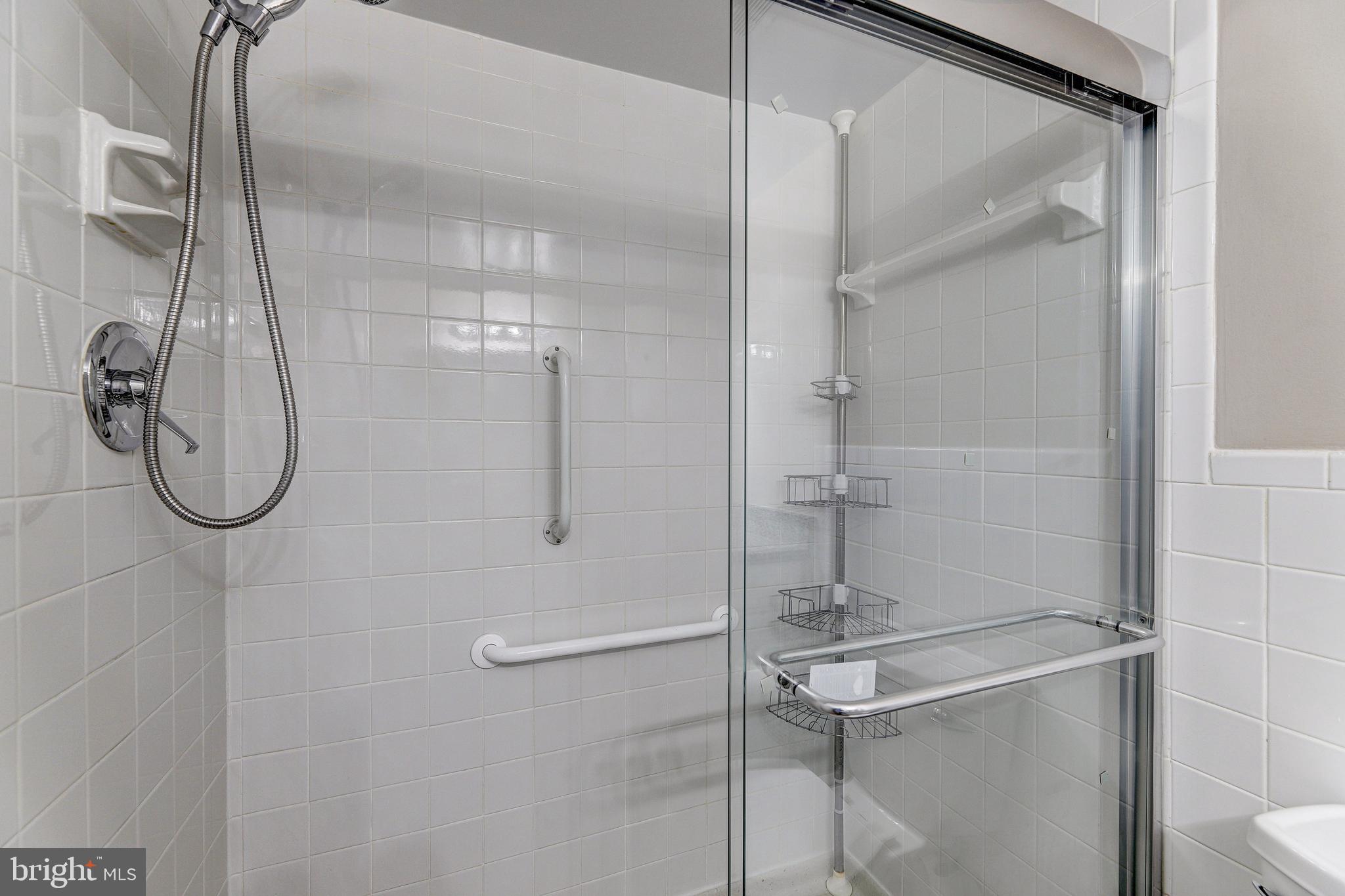 7 SLADE AVENUE 607