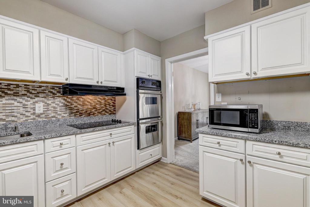 7 SLADE AVENUE 607