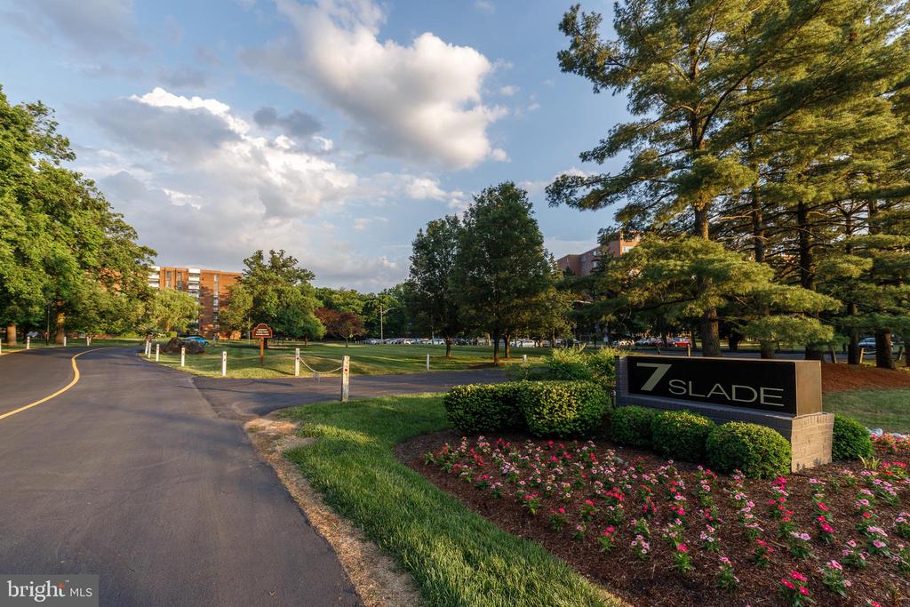 7 SLADE AVENUE 607