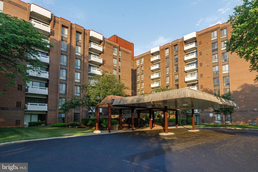 7 SLADE AVENUE 607
