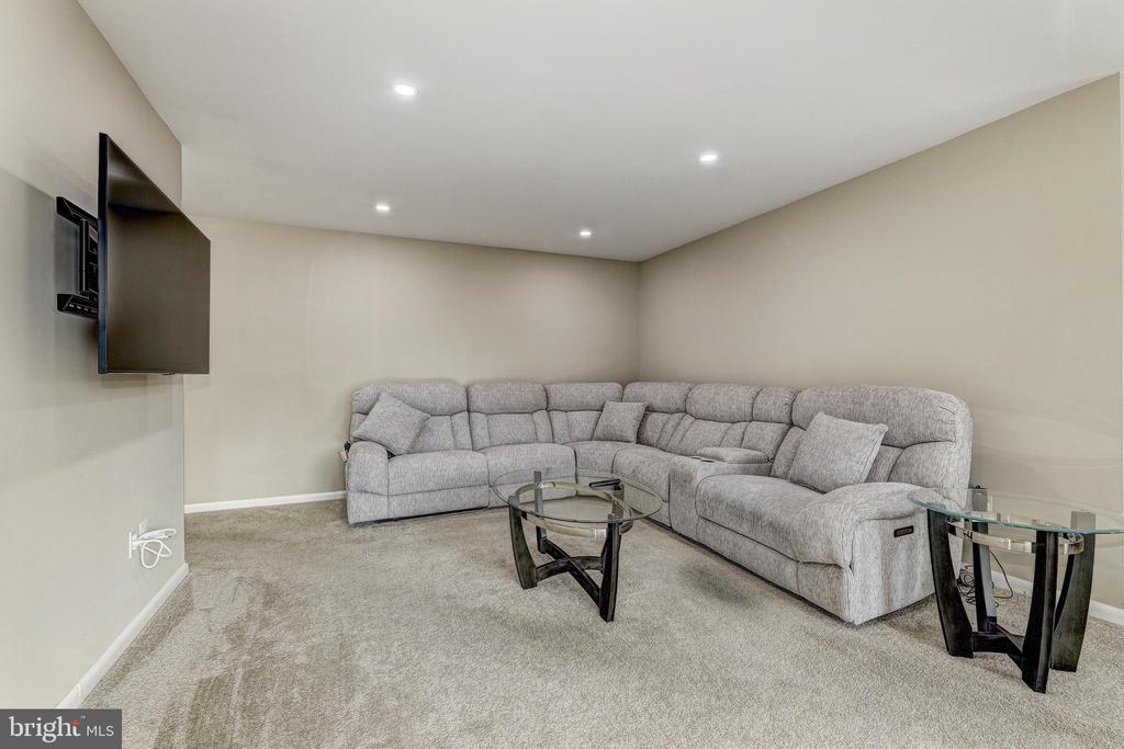 7 SLADE AVENUE 607