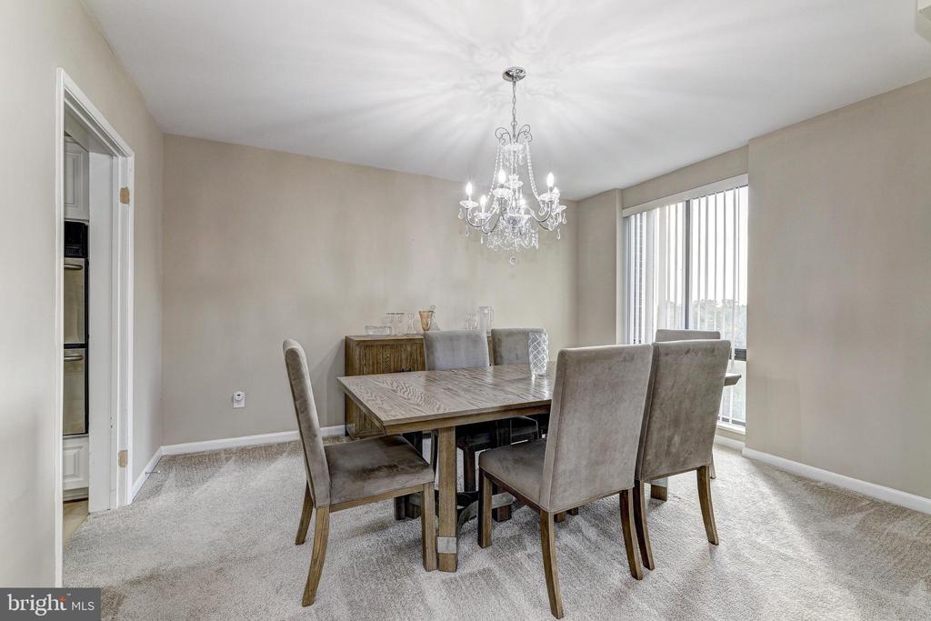 7 SLADE AVENUE 607