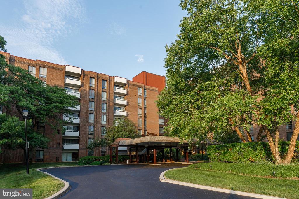 7 SLADE AVENUE 607
