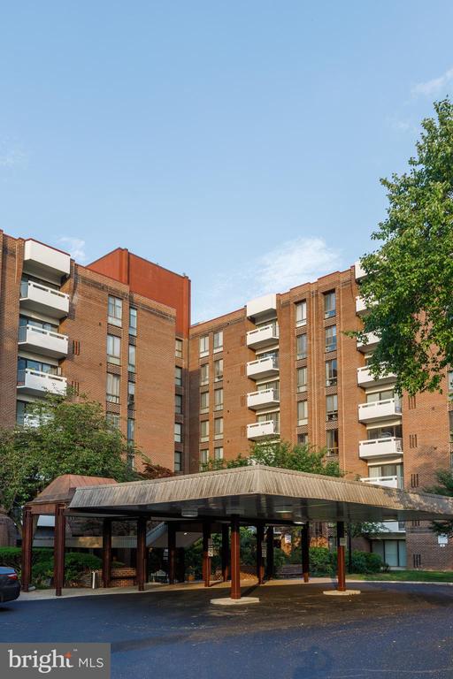 7 SLADE AVENUE 607
