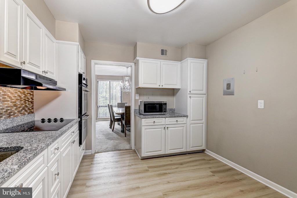 7 SLADE AVENUE 607