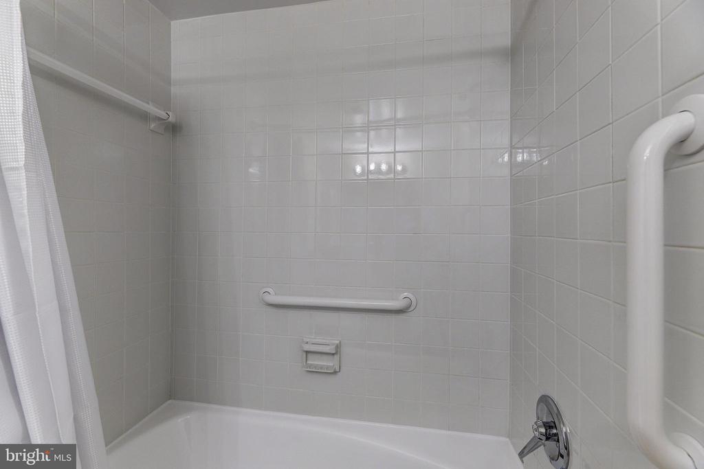 7 SLADE AVENUE 607