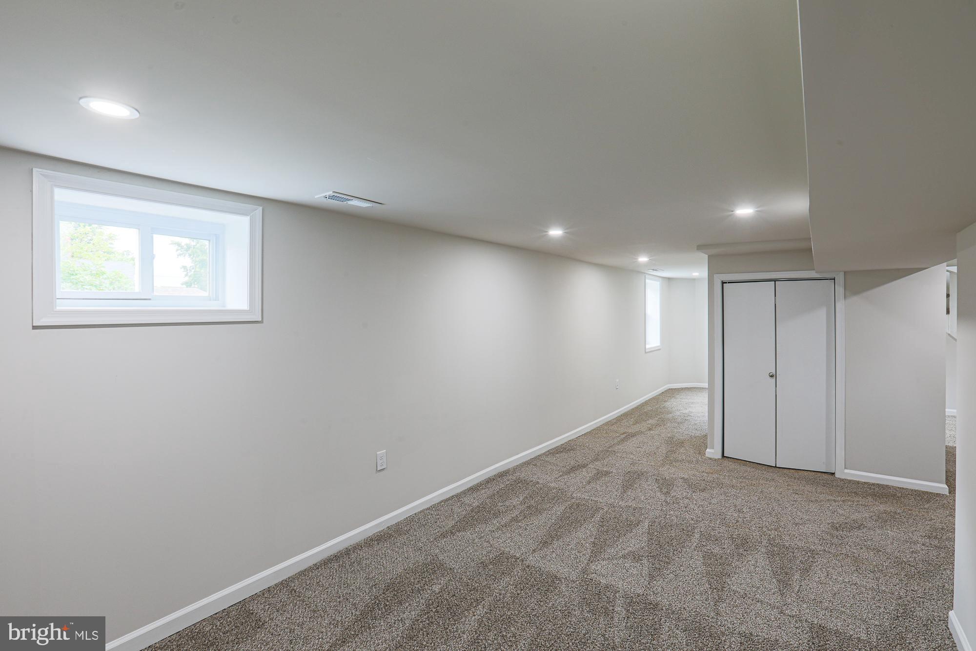 6512 GOLDEN RING ROAD