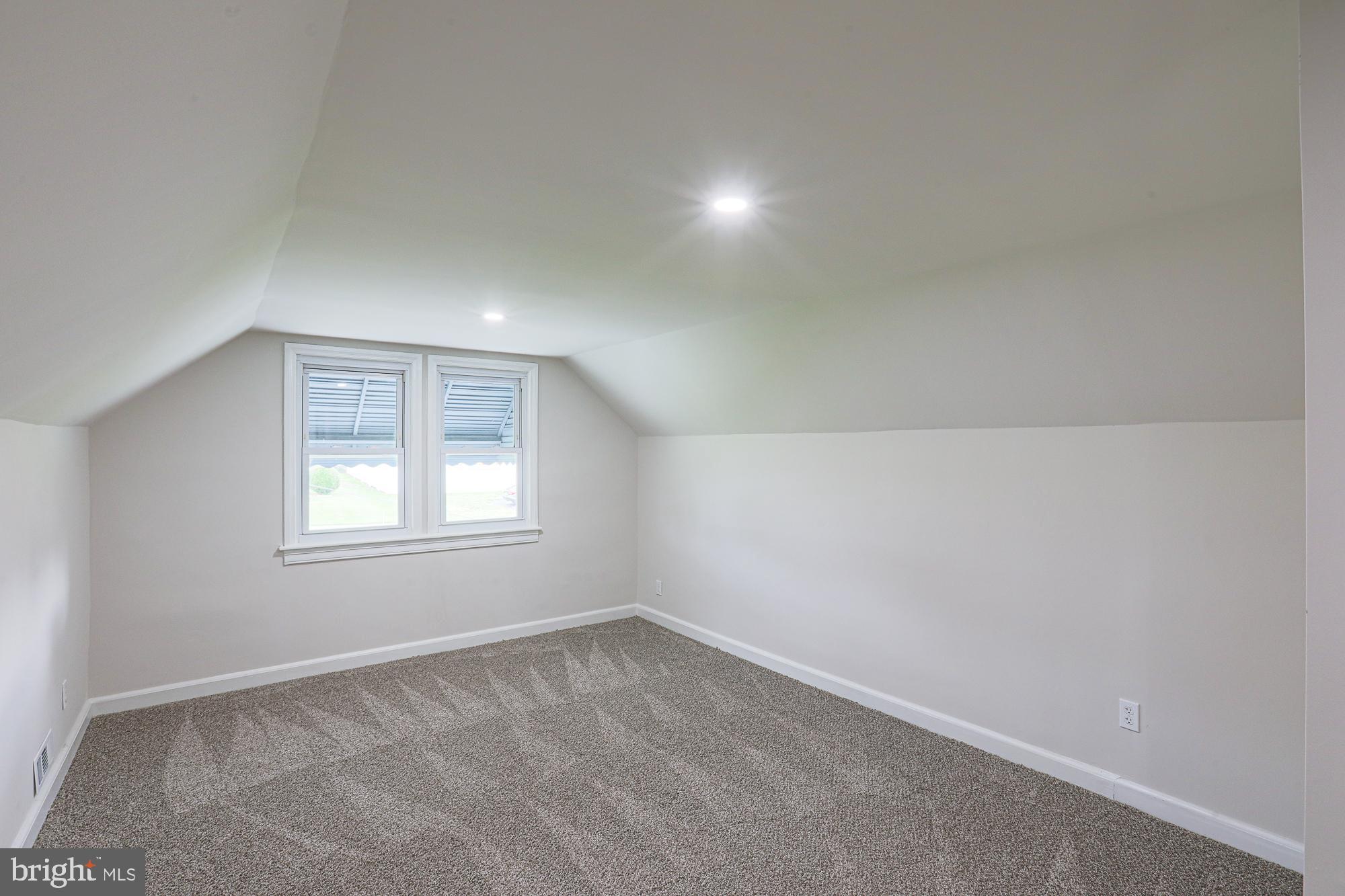 6512 GOLDEN RING ROAD
