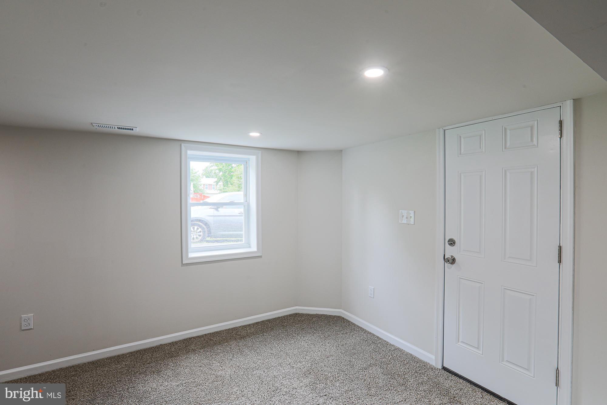 6512 GOLDEN RING ROAD