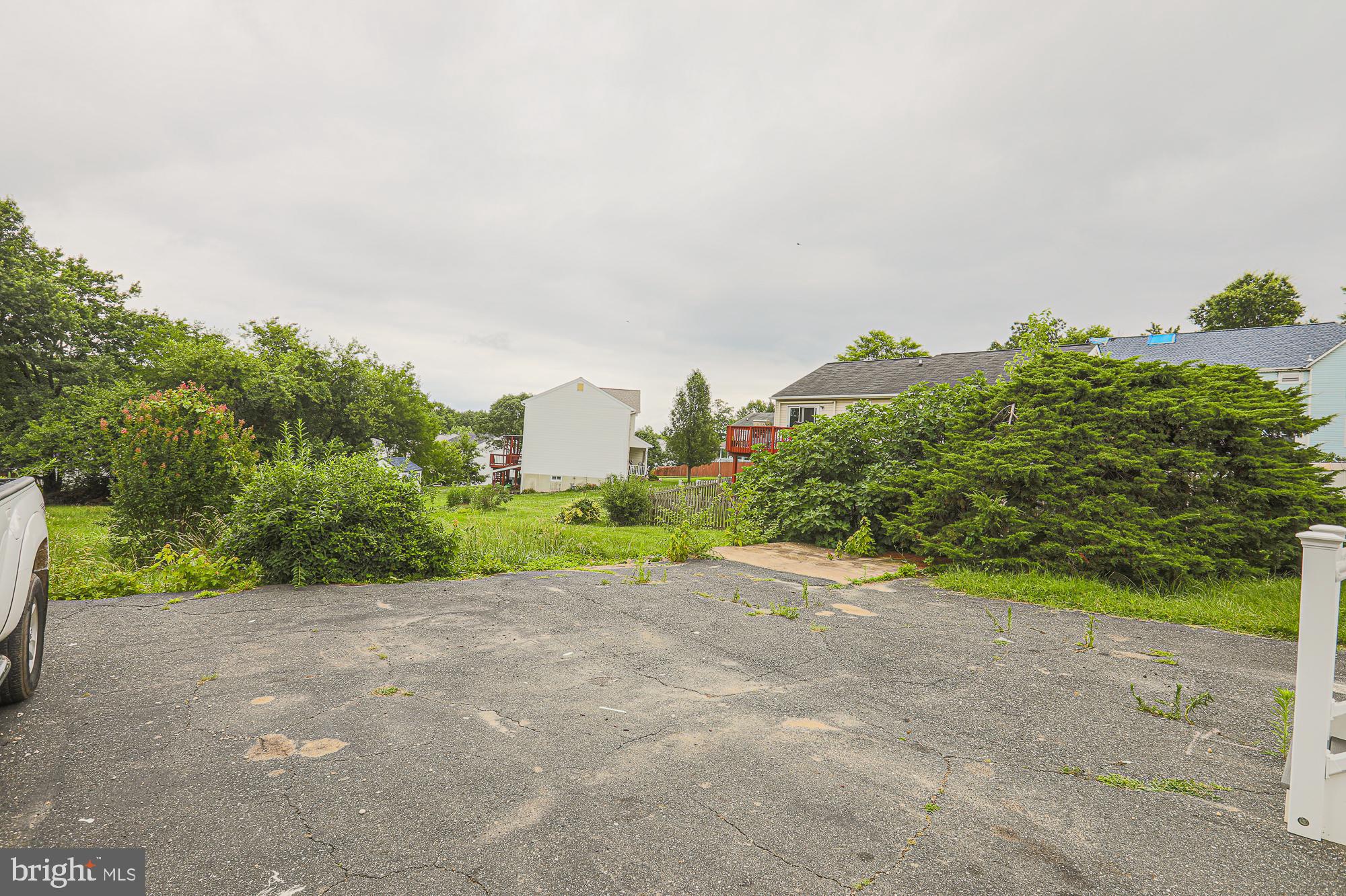 6512 GOLDEN RING ROAD