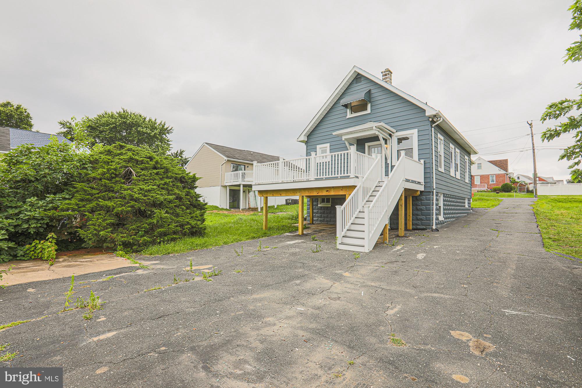 6512 GOLDEN RING ROAD