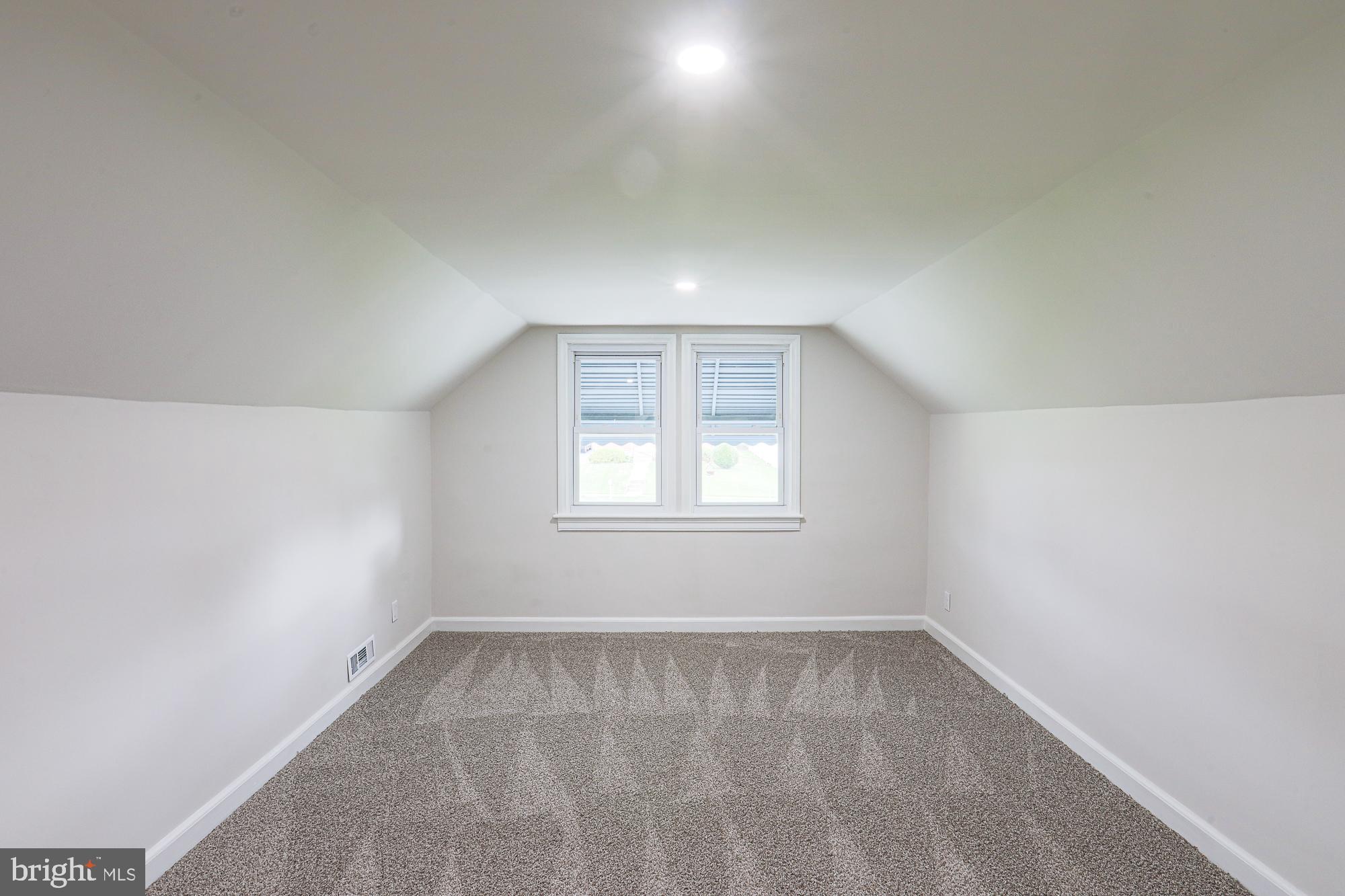 6512 GOLDEN RING ROAD