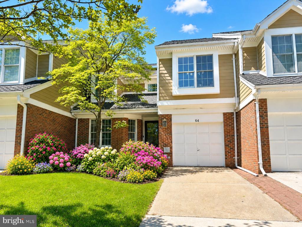 64 RIVER OAKS CIRCLE