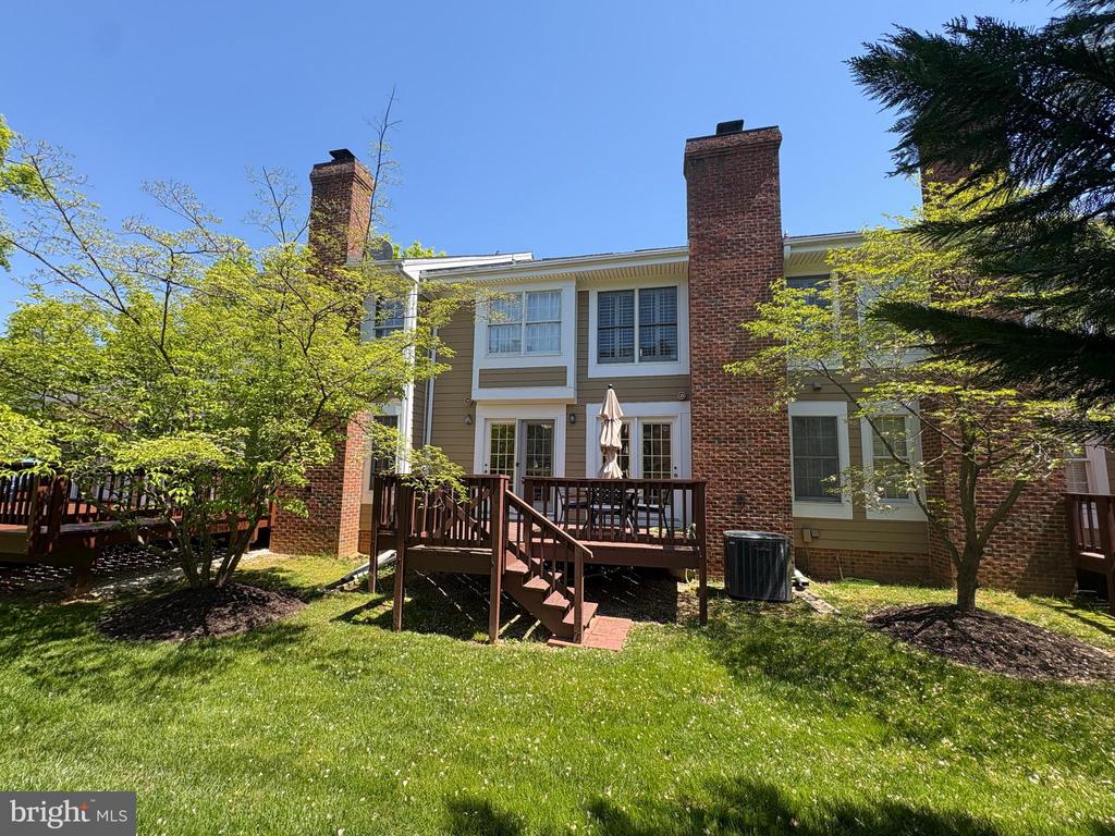 64 RIVER OAKS CIRCLE