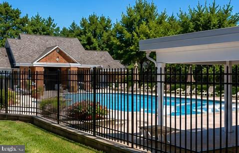 64 RIVER OAKS CIRCLE