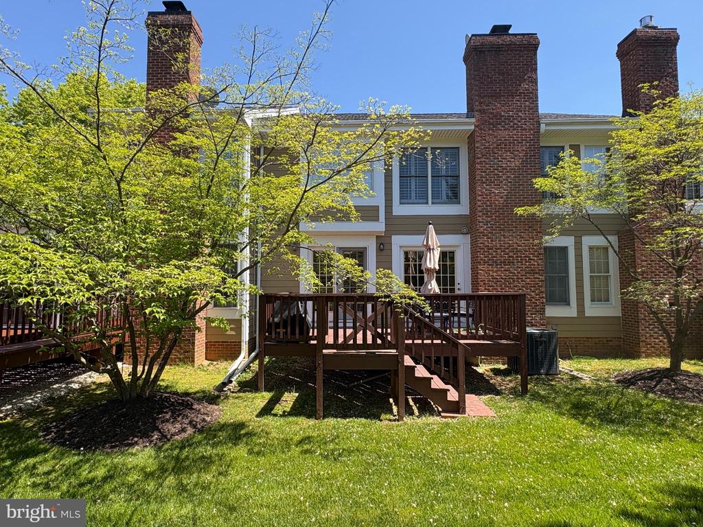 64 RIVER OAKS CIRCLE