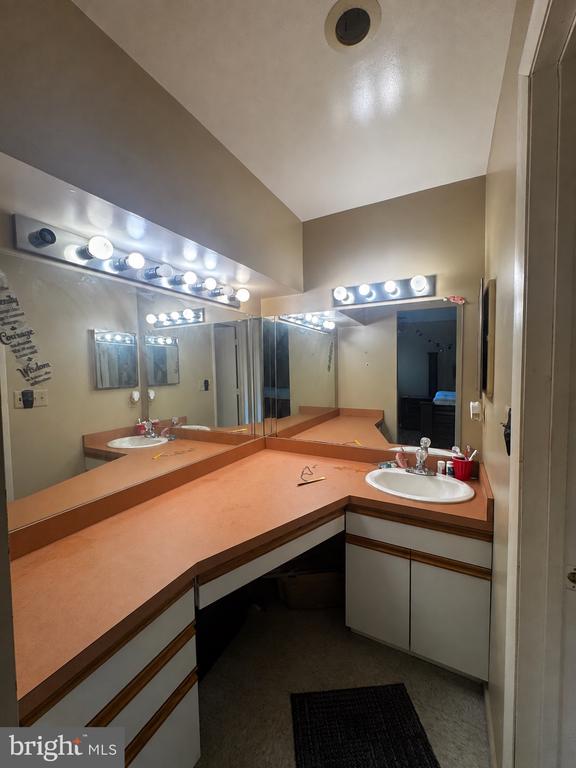 6901 JONES VIEW DRIVE Unit: 2B