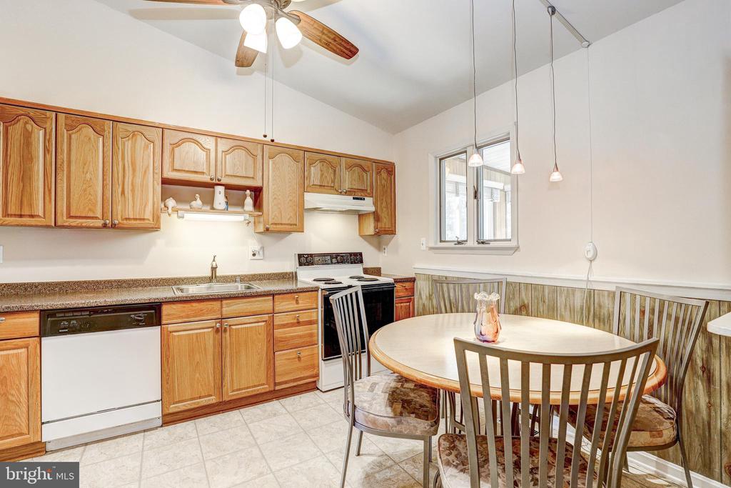 808 UNIONTOWN ROAD