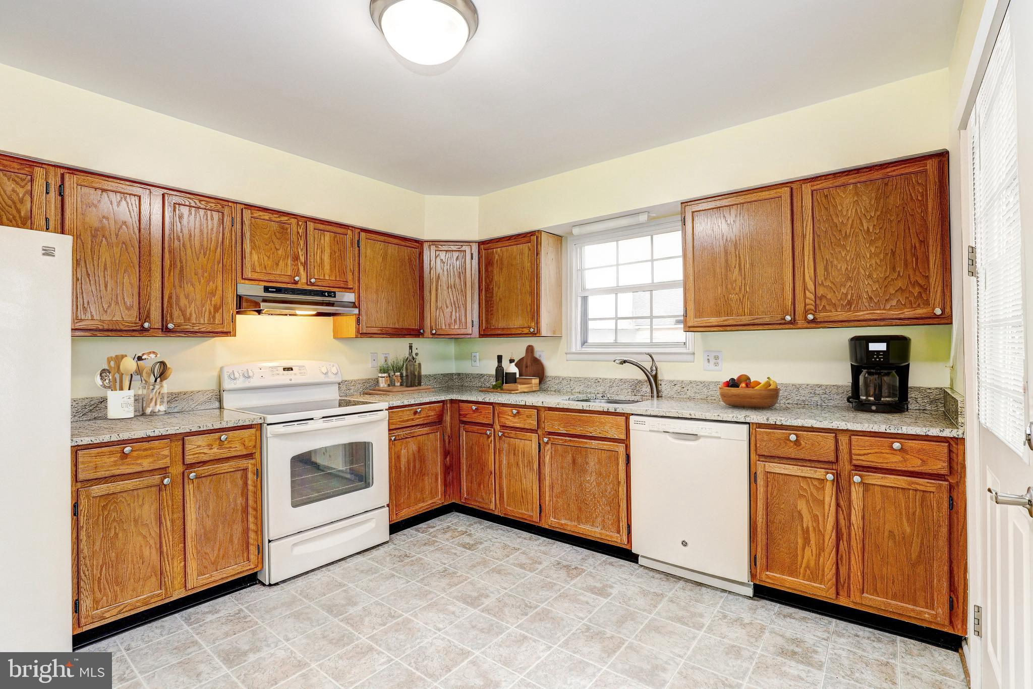 5669 CRABAPPLE DRIVE