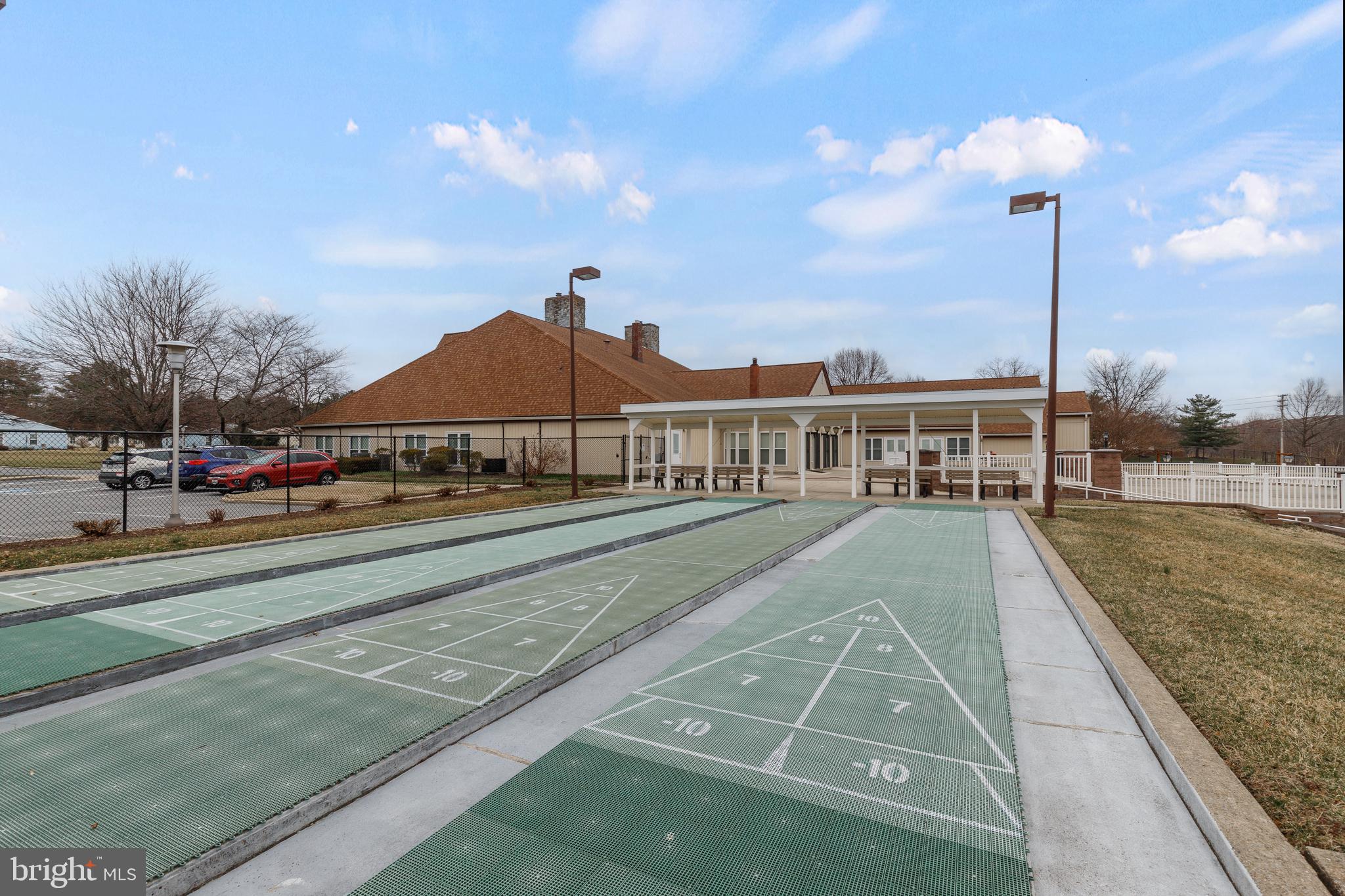 5669 CRABAPPLE DRIVE