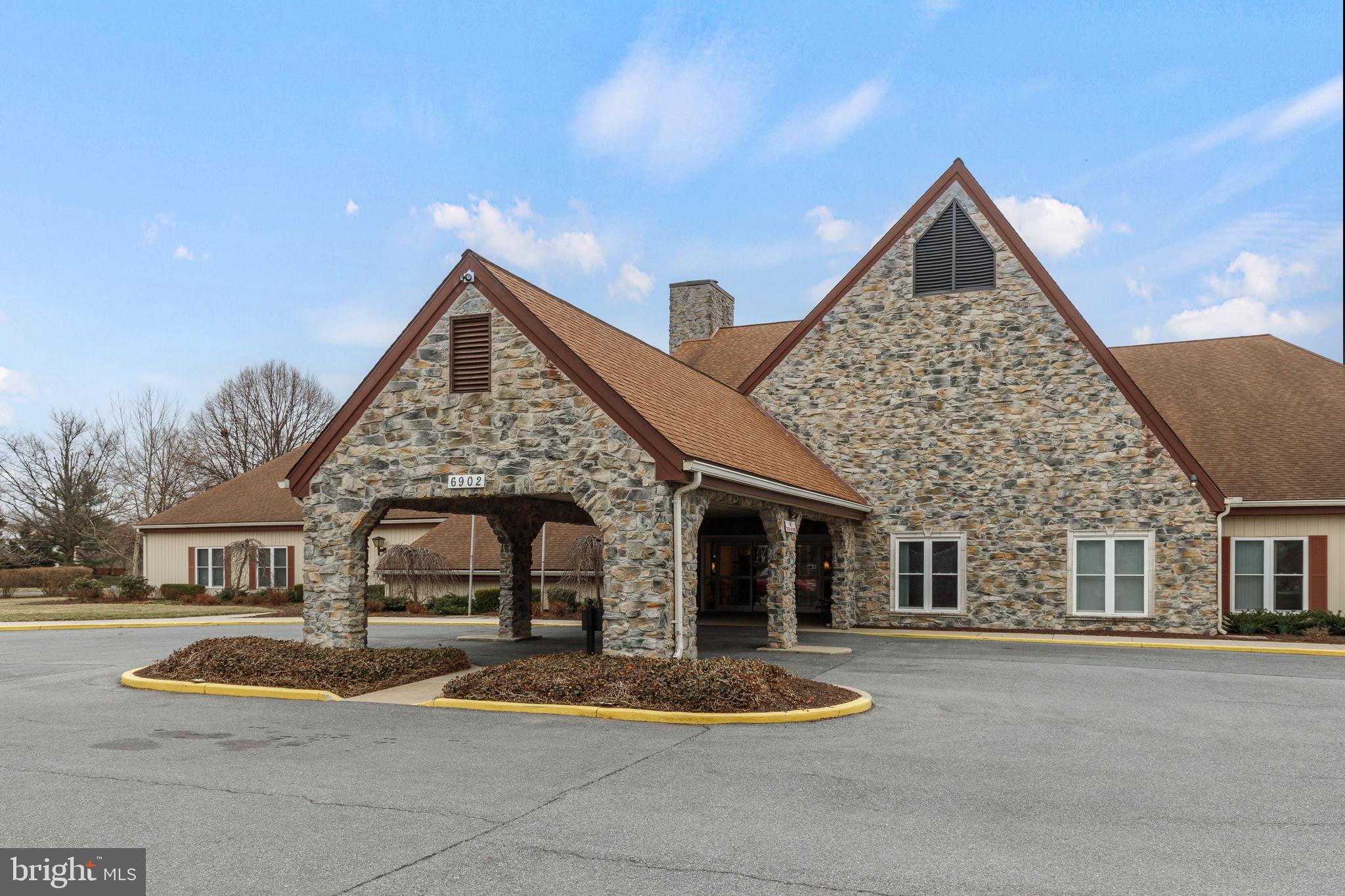 5669 CRABAPPLE DRIVE