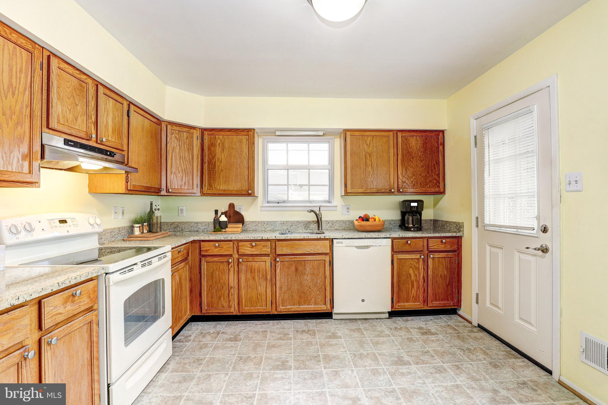 5669 CRABAPPLE DRIVE