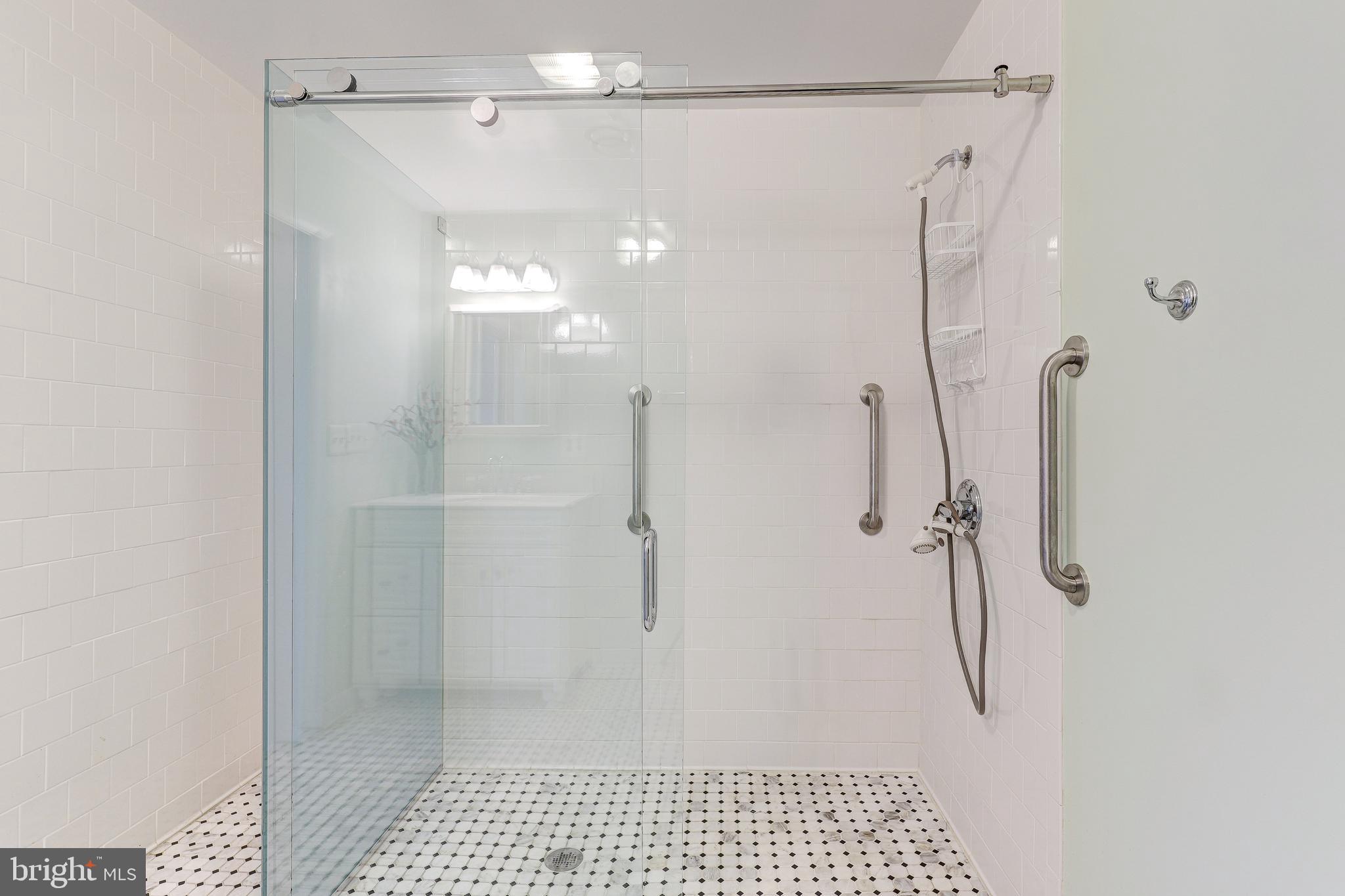 5669 CRABAPPLE DRIVE