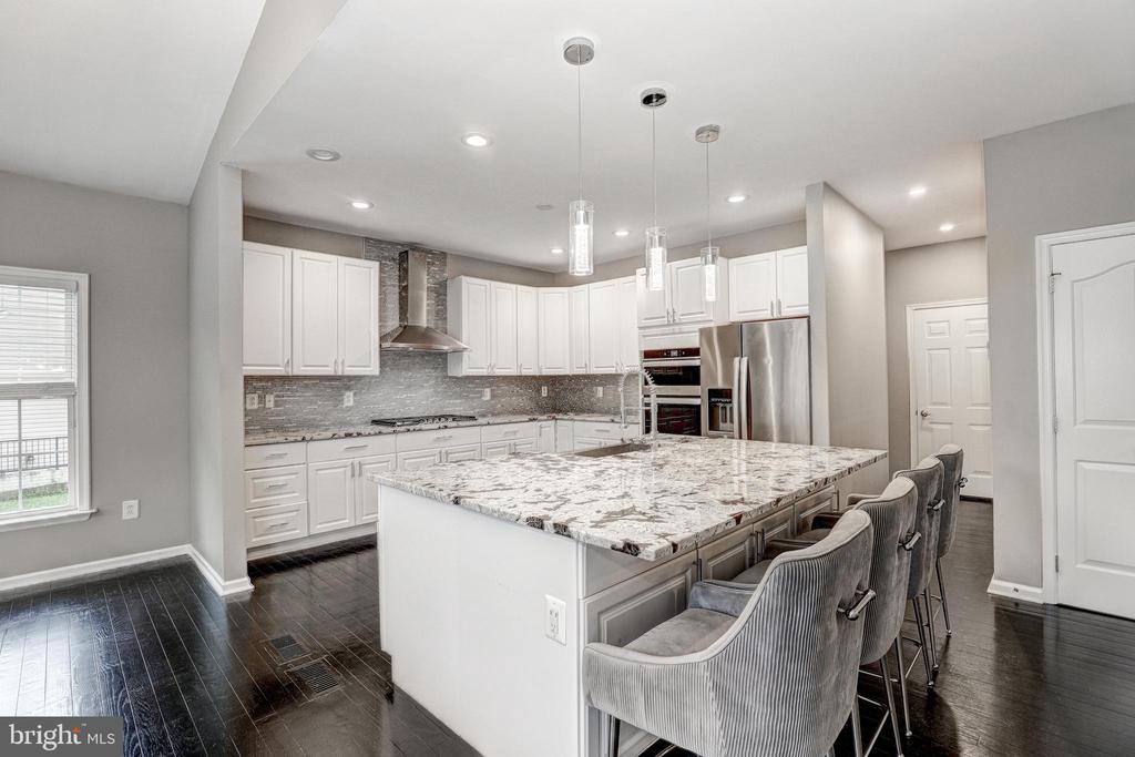 2093 TITAN TERRACE