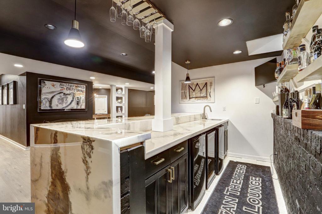 2093 TITAN TERRACE