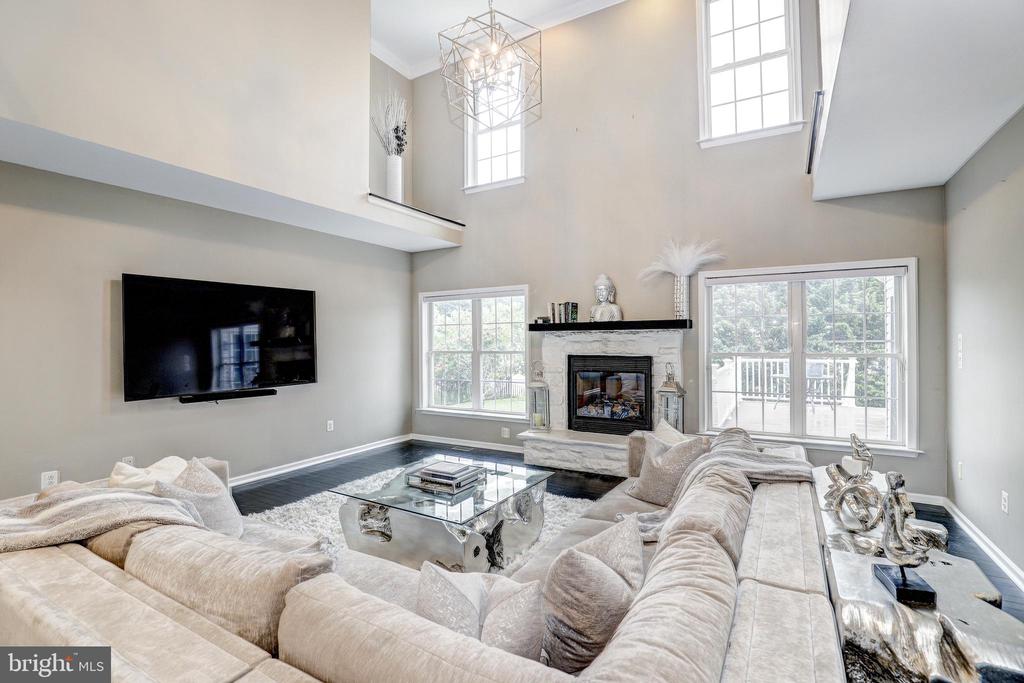 2093 TITAN TERRACE