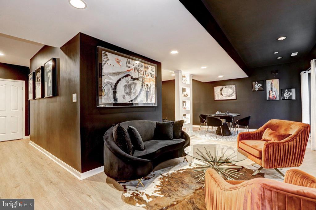 2093 TITAN TERRACE