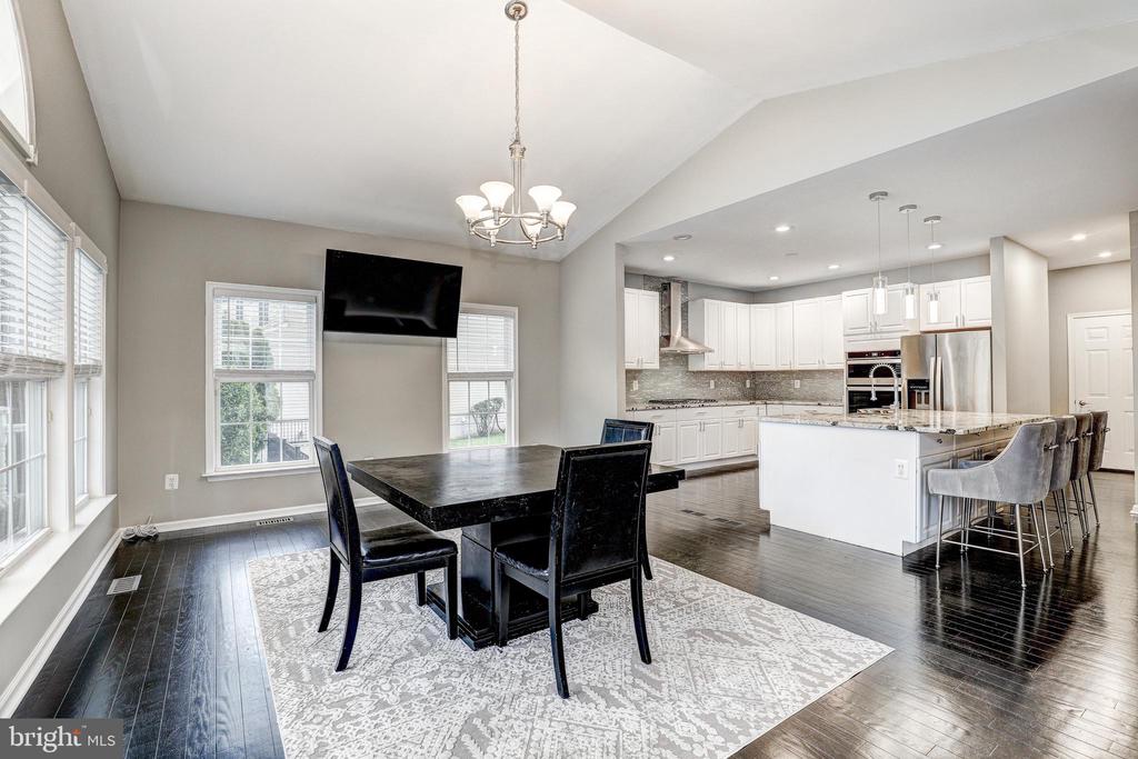 2093 TITAN TERRACE