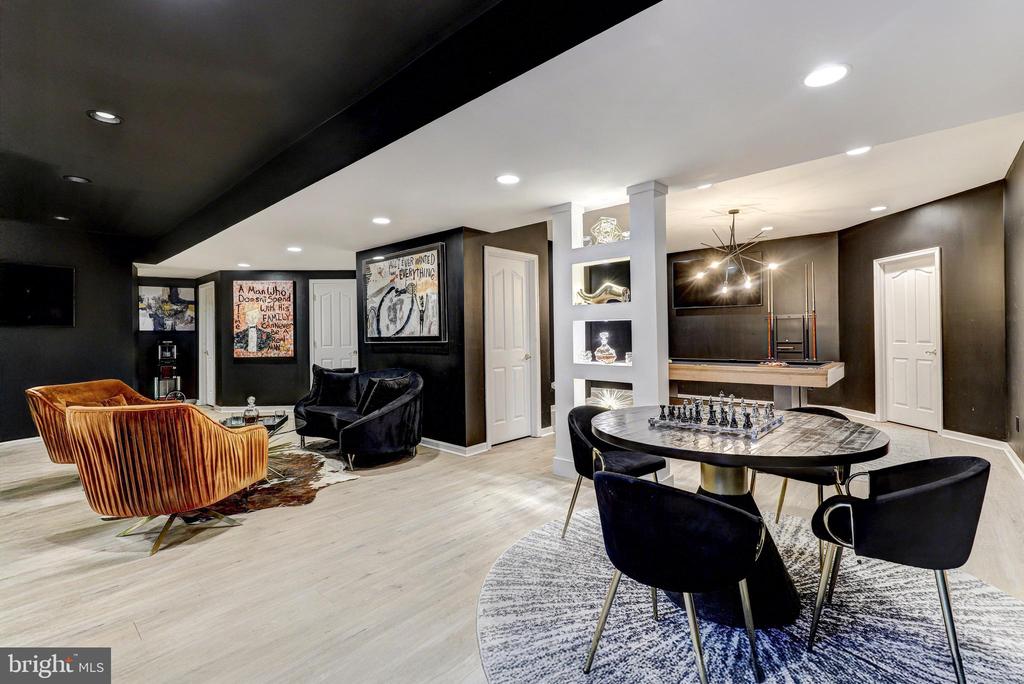 2093 TITAN TERRACE