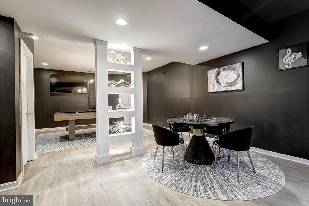 2093 TITAN TERRACE