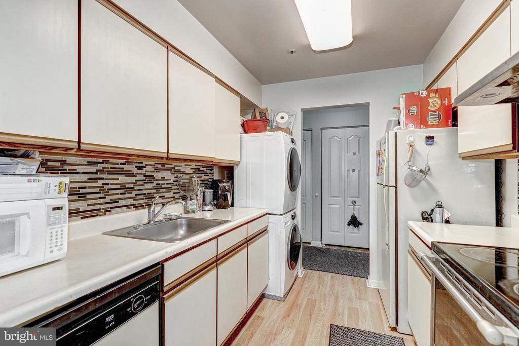 8495 FALLS RUN ROAD Unit: I