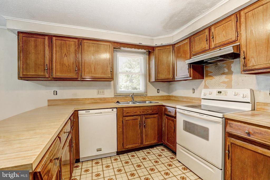 8216 MONTPELIER DRIVE