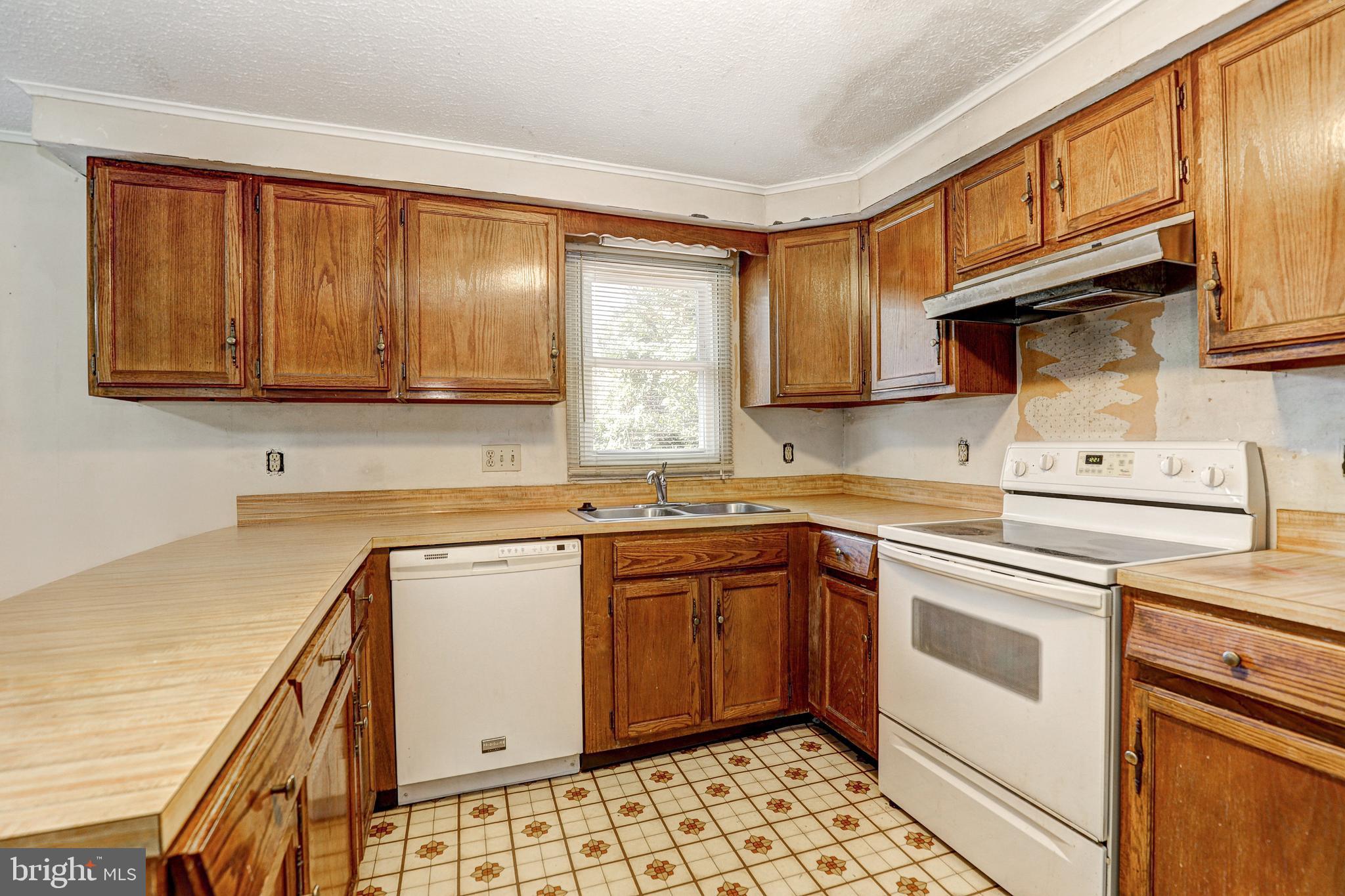 8216 MONTPELIER DRIVE