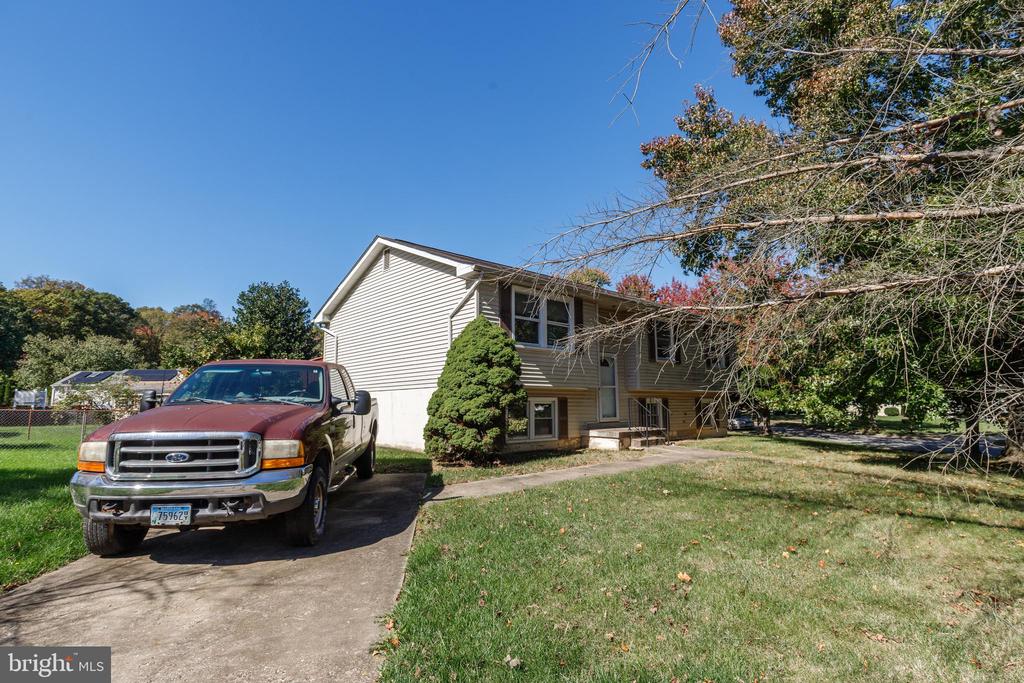 8216 MONTPELIER DRIVE