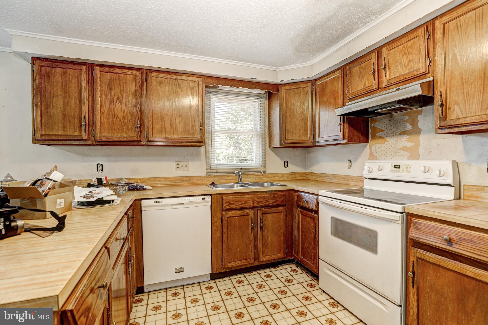 8216 MONTPELIER DRIVE