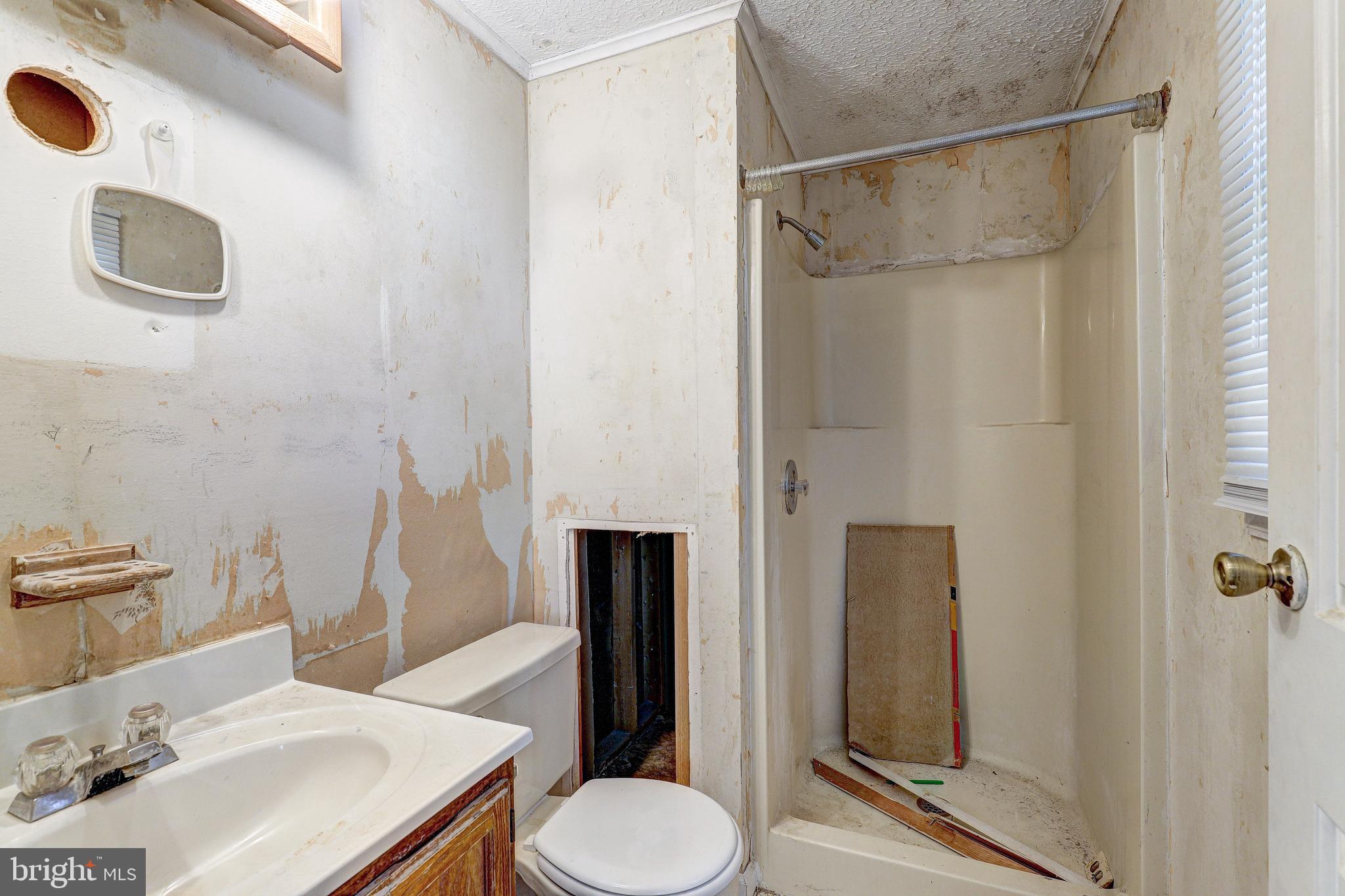 8216 MONTPELIER DRIVE