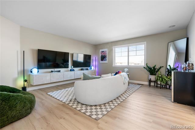 806 Ridgemont Circle