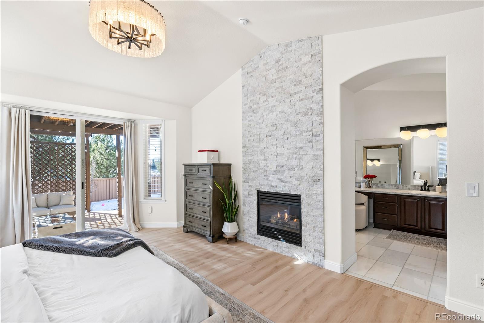 806 Ridgemont Circle