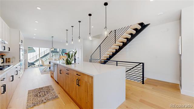 2403 S Franklin