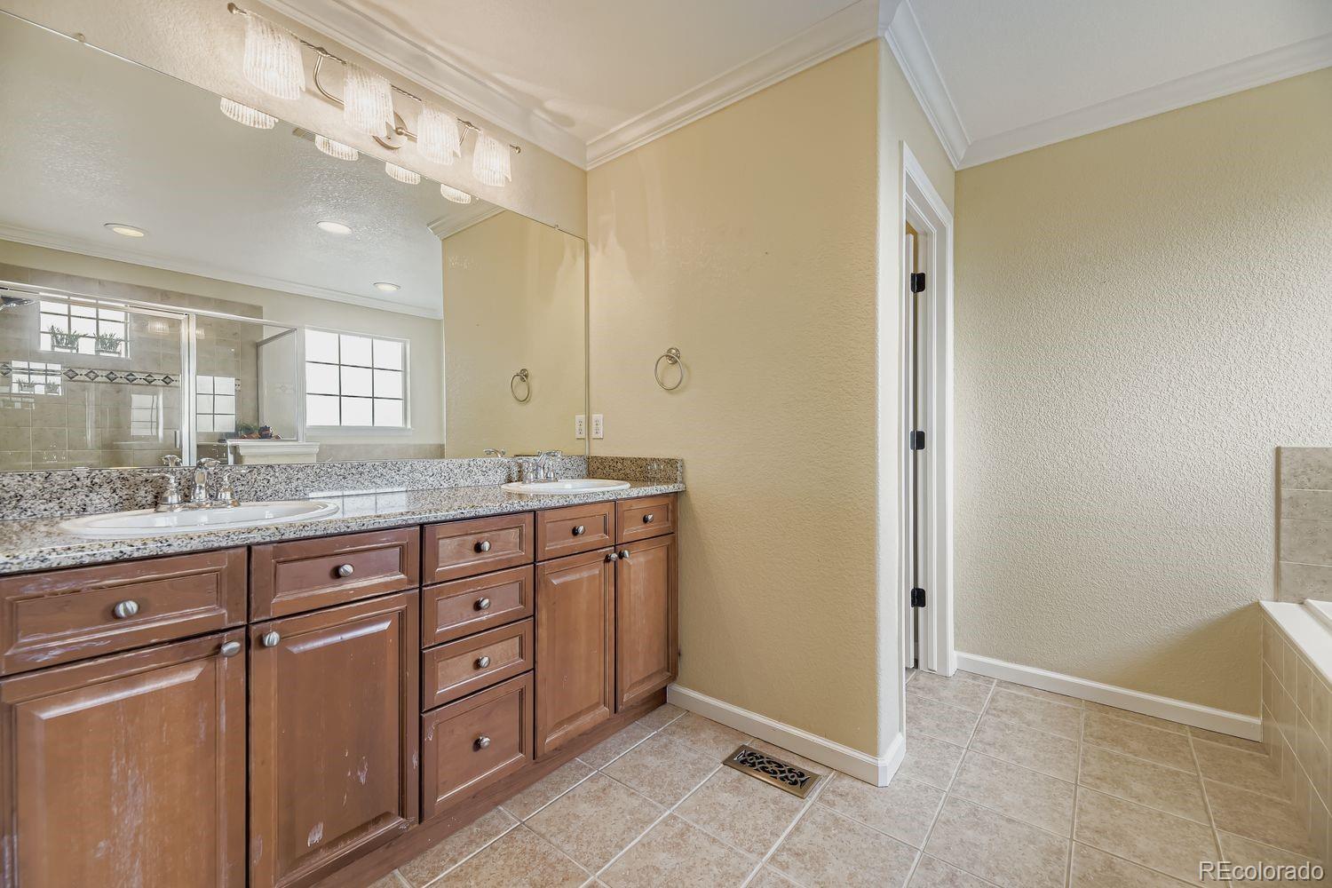 9615 W Hinsdale Place