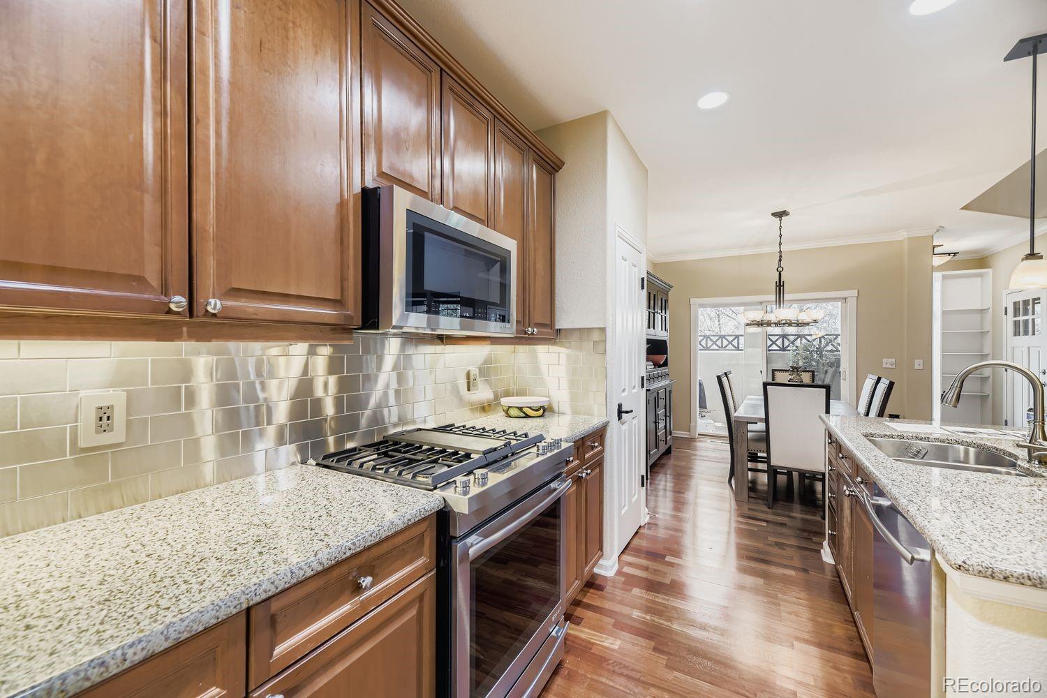 9615 W Hinsdale Place